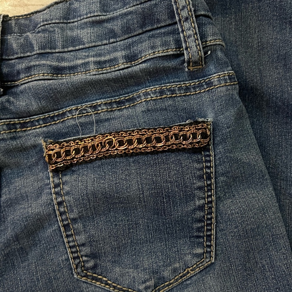 *Vintage*  Y2K Hot Kiss Gold Chain Embellished Skinny Lily Jeans Size 3 - Picture 6 of 7